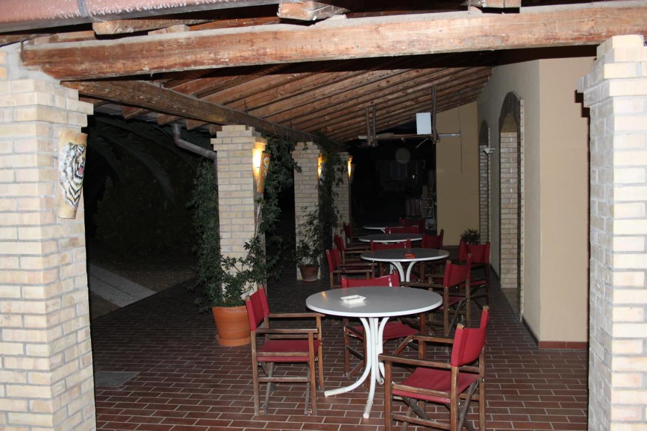 Country-House Pecora Nera Guest House Mosciano Sant'Angelo Exterior photo